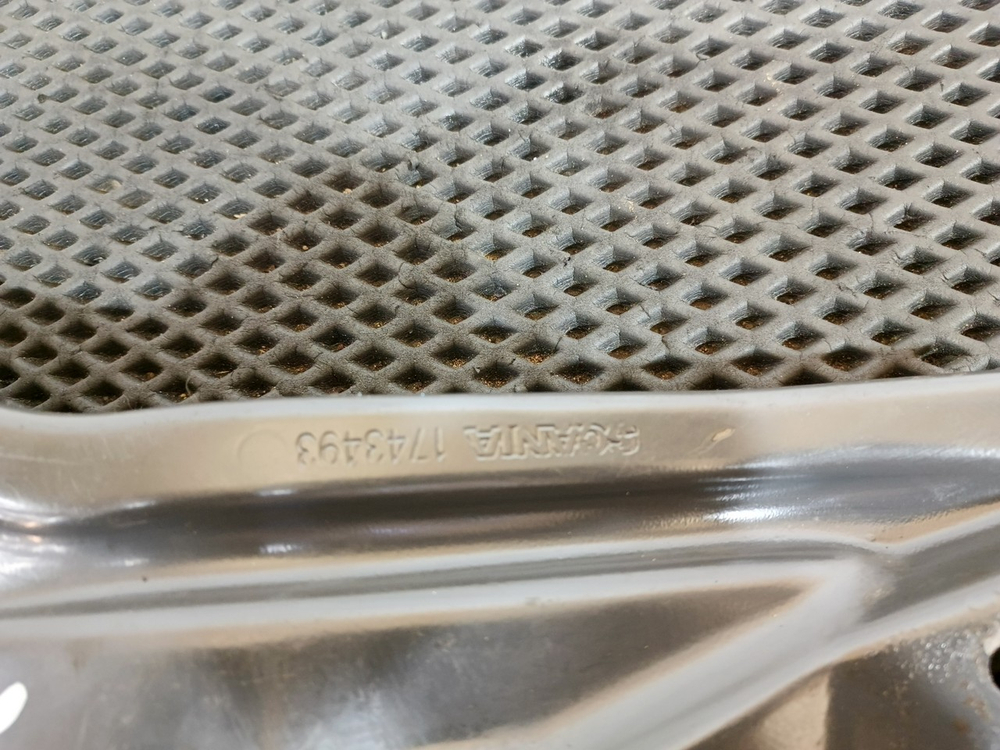 Кронштейн крыла левый