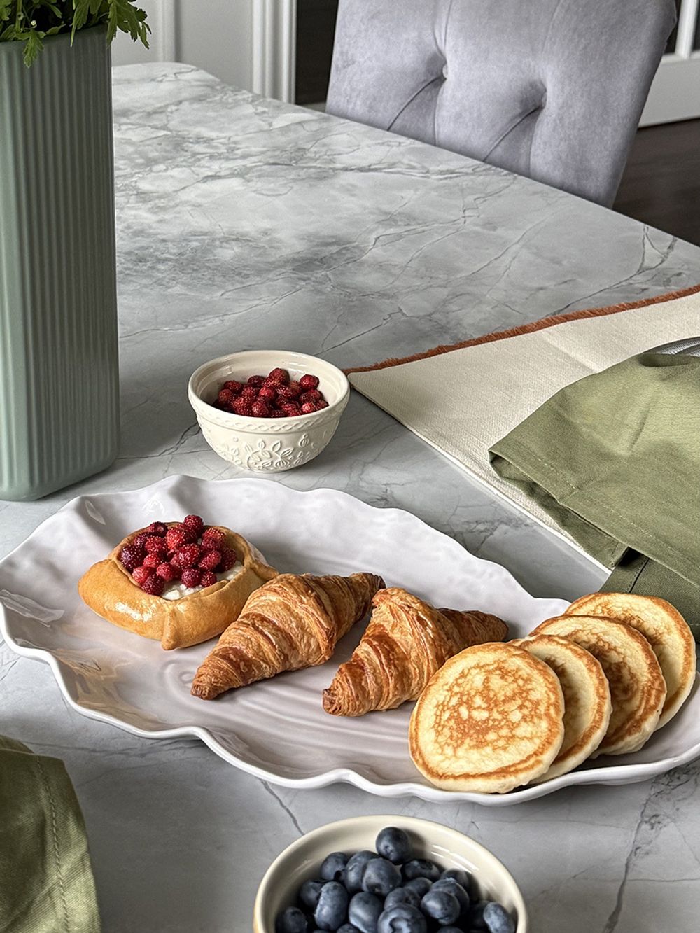 Блюдо сервировочное Clams серого цвета из коллекции Sea treasures