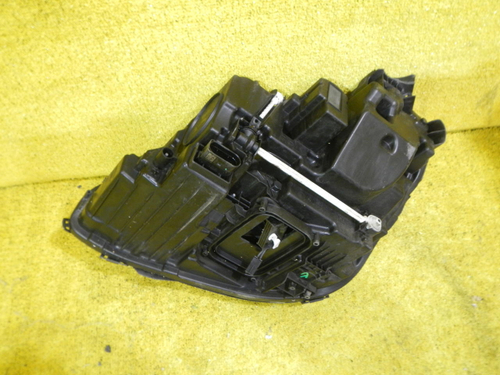 Битая Фара правая Mercedes E W213 (2016-2021) LED