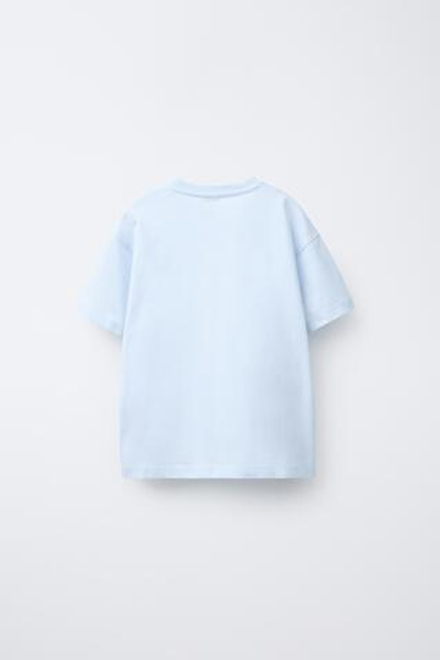 ZARA ФУТБОЛКА С ЦВЕТОЧНЫМ ПРИНТОМ, НЕБЕСНО-ГОЛУБОЙ