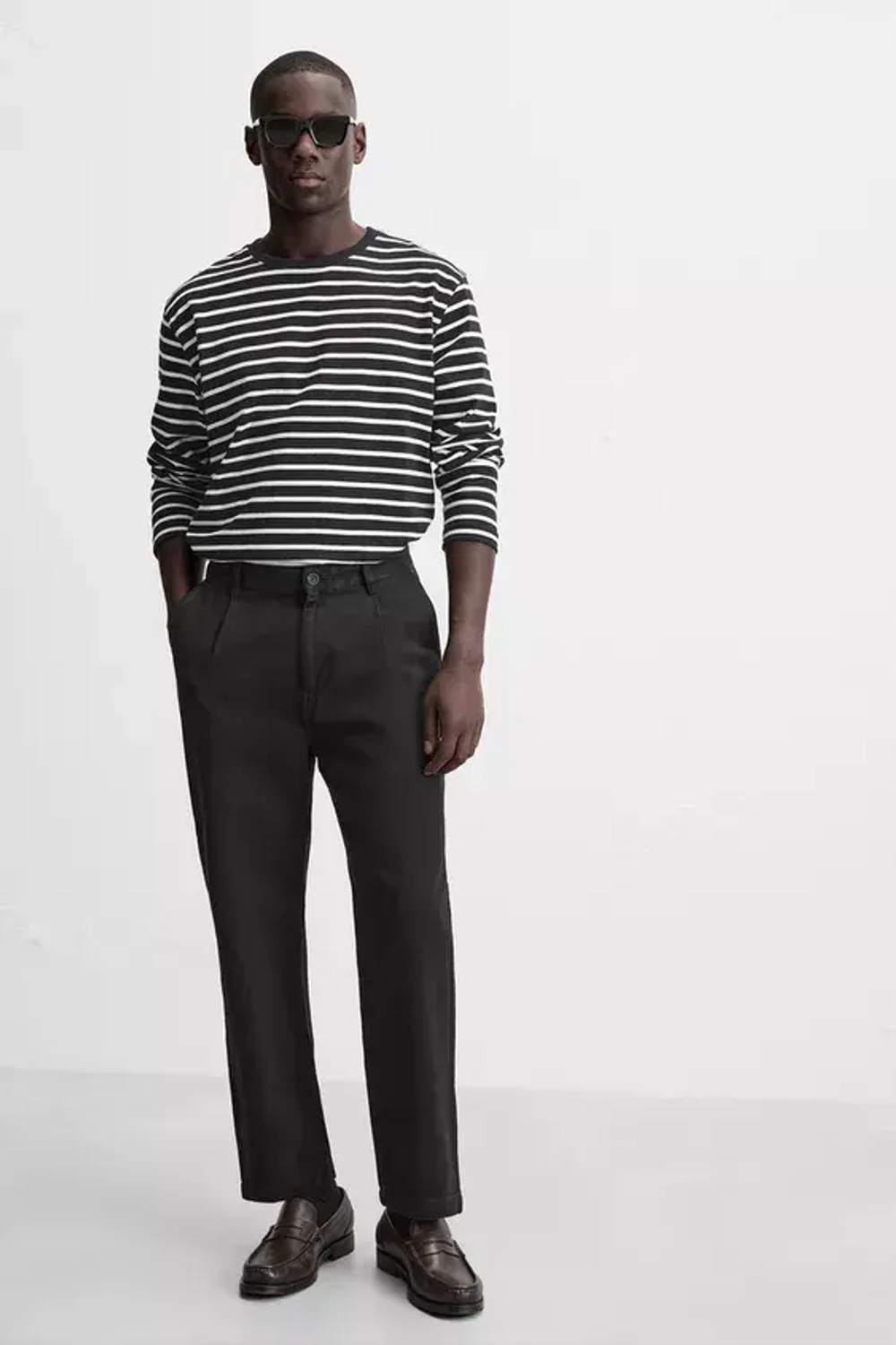 ZARA БРЮКИ REGULAR FIT СО СКЛАДКАМИ, ЧЕРНЫЙ