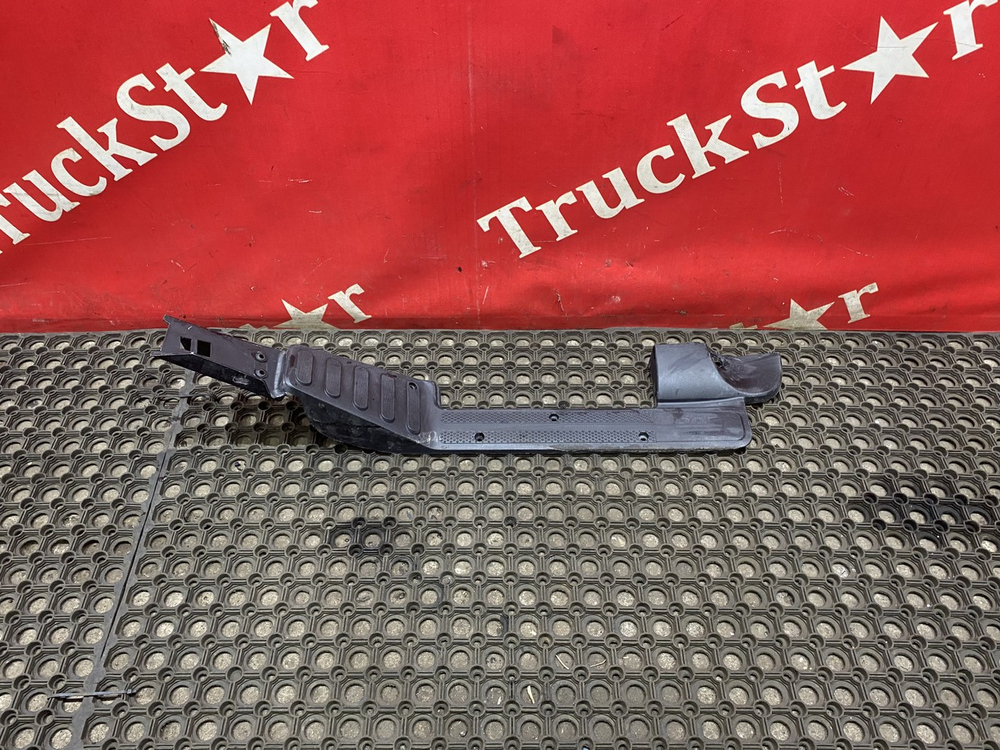 Накладка порога левая 2019г