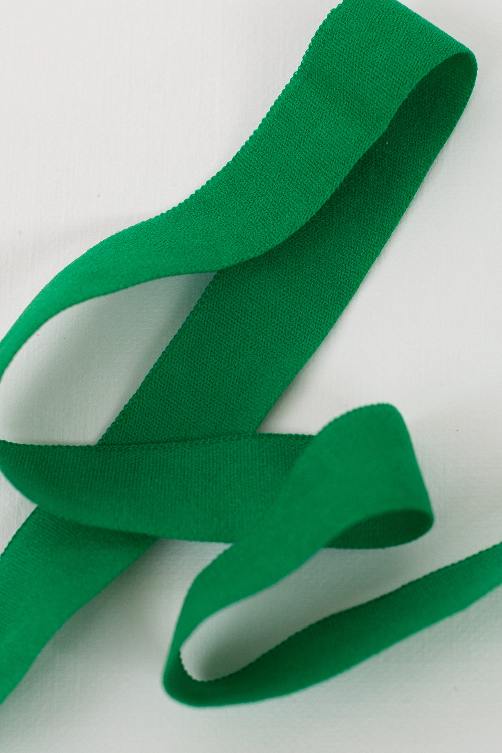 Бейка эластичная зелёная матовая 15 мм