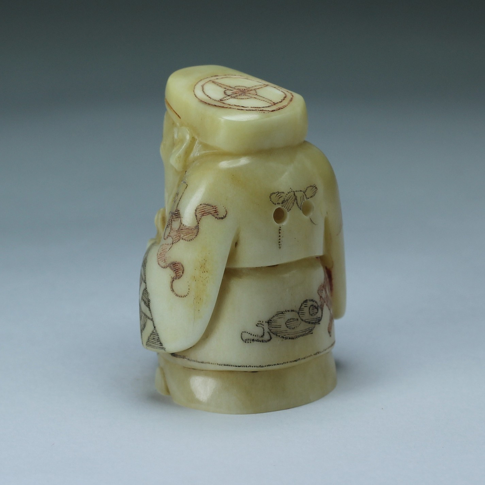 Нэцкэ Дзюродзин с корзиной рыбы