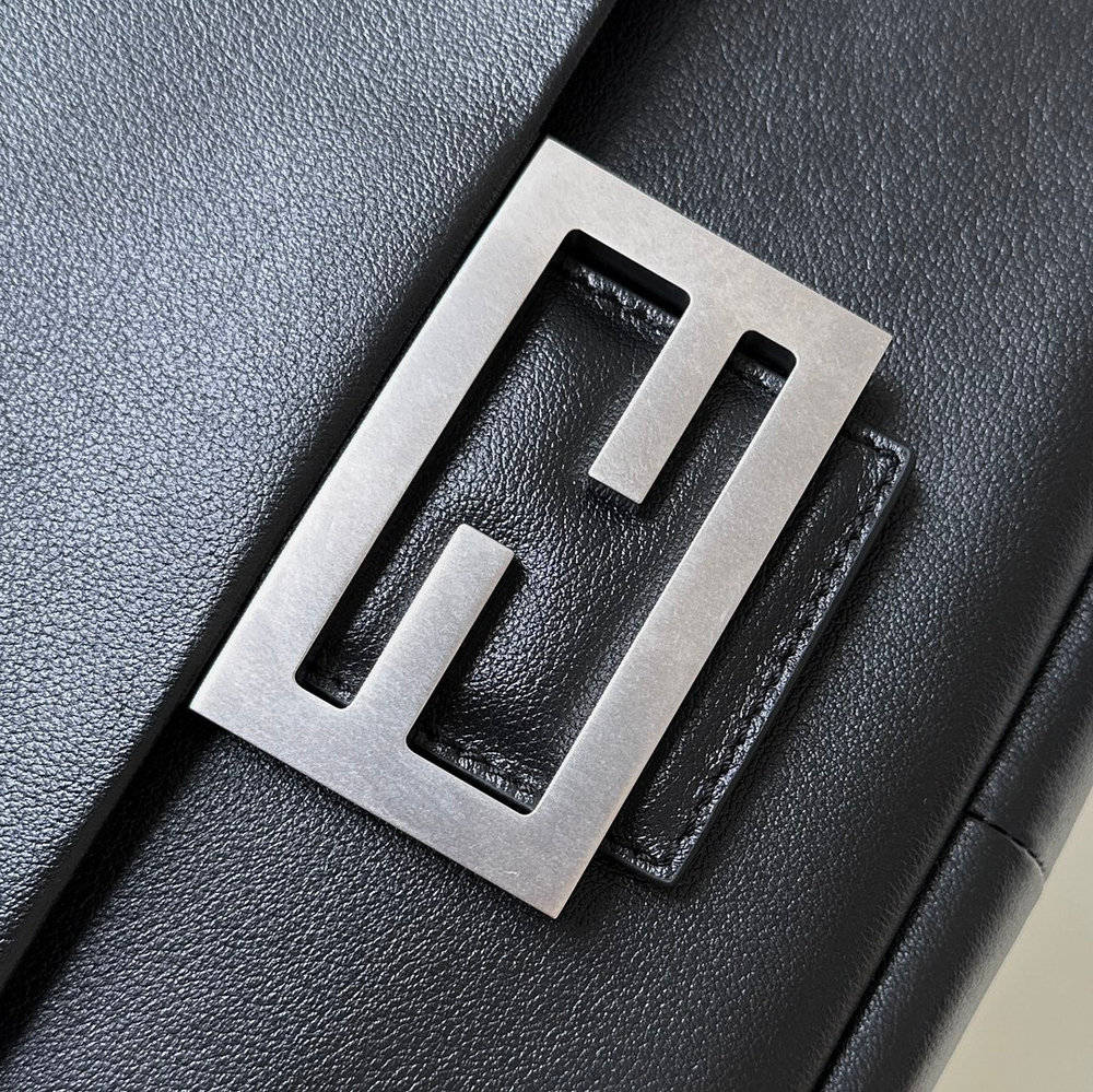 Fendi Baguette Chain Large 39 cm