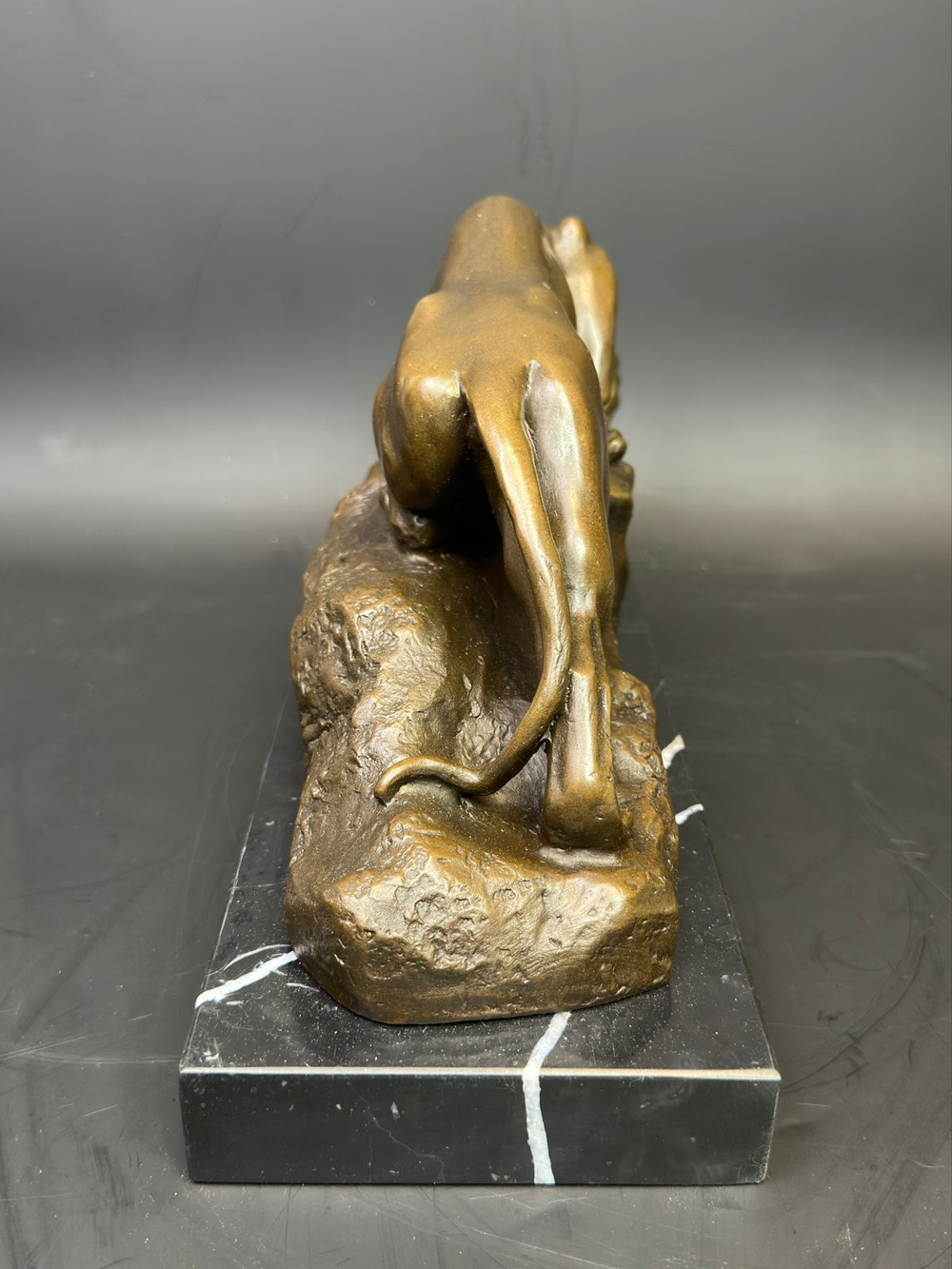 Бронзовая скульптура «Крадущийся тигр»