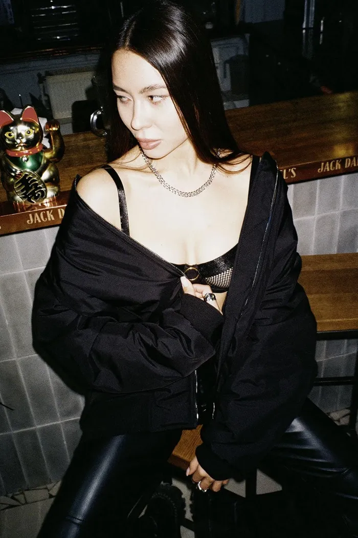 Куртка бомбер черного цвета