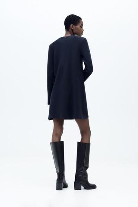 ZARA ОДНОТОННОЕ ТРИКОТАЖНОЕ МИНИ-ПЛАТЬЕ, МОРСКОЙ СИНИЙ