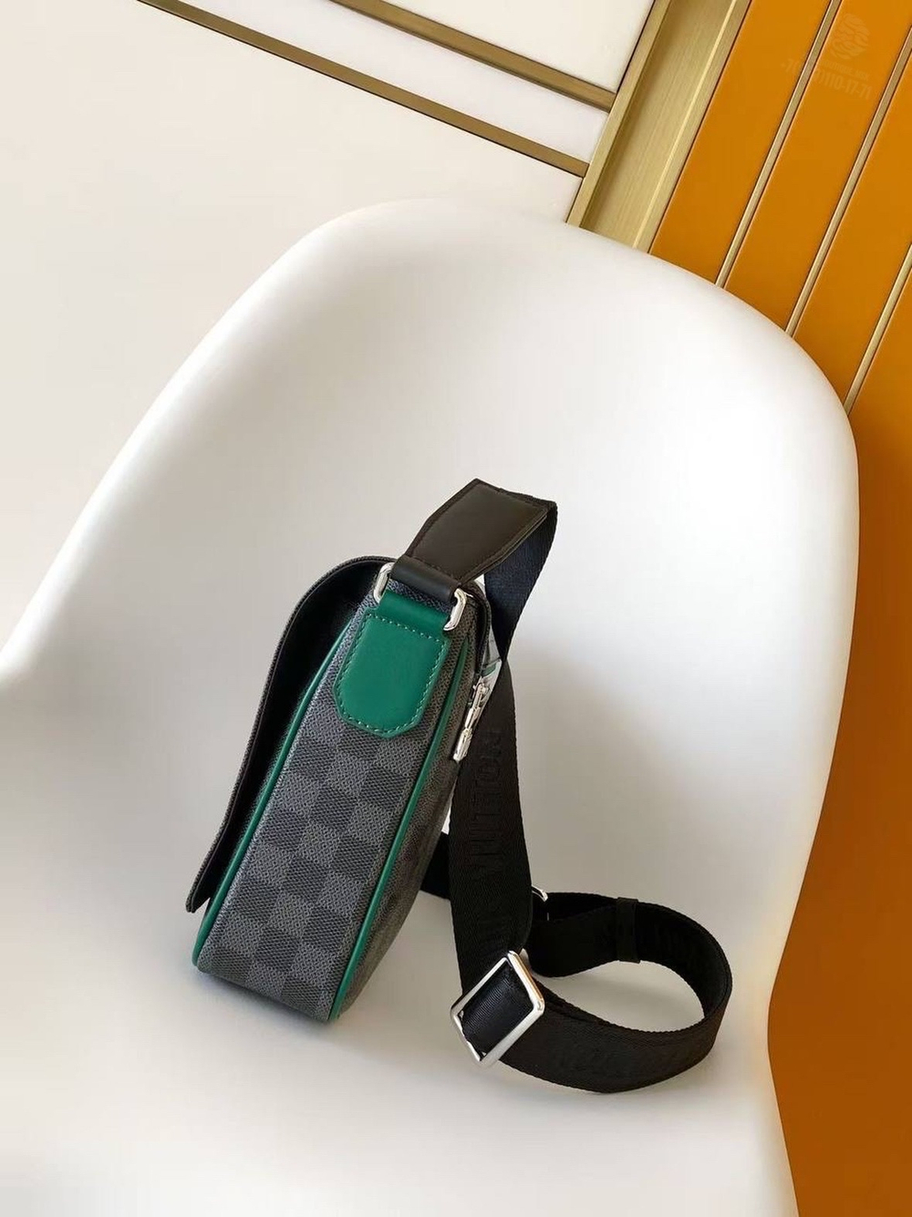 Сумка через плечо Louis Vuitton District