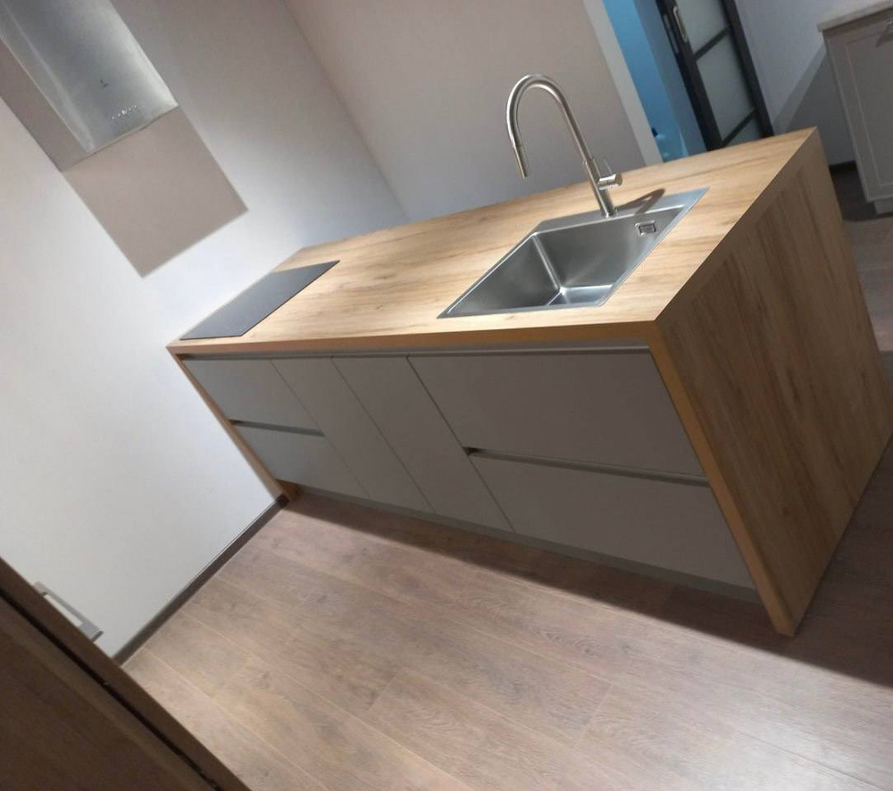 Кухня с островом — современный дизайн и надежность