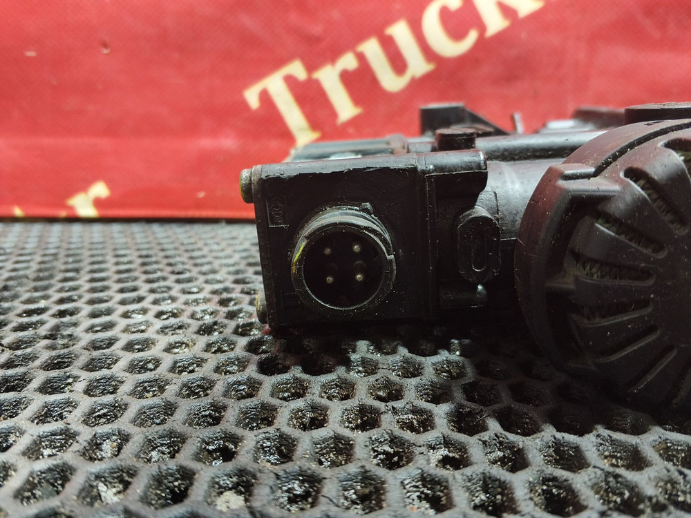 Кран уровня пола главный