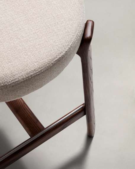 Полубарный стул Granite из бежевой синели и ясеня с отделкой орех 65 см