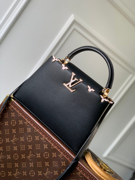 Louis Vuitton Capucines MM