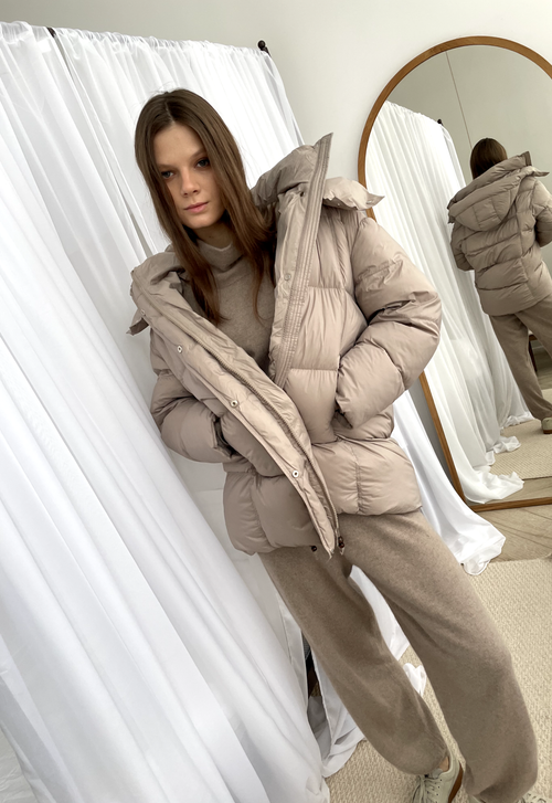 Объемный пуховик