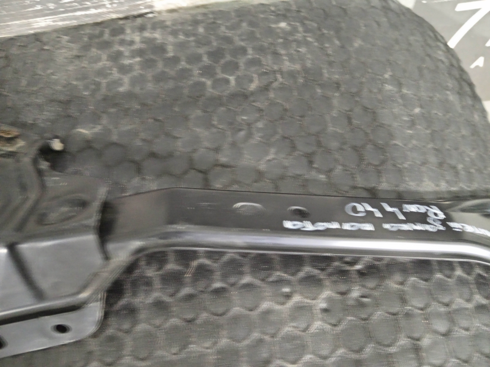 Кронштейн замка капота Toyota RAV4 IV (XA40) 15-19 Б/У Оригинал 5208542050