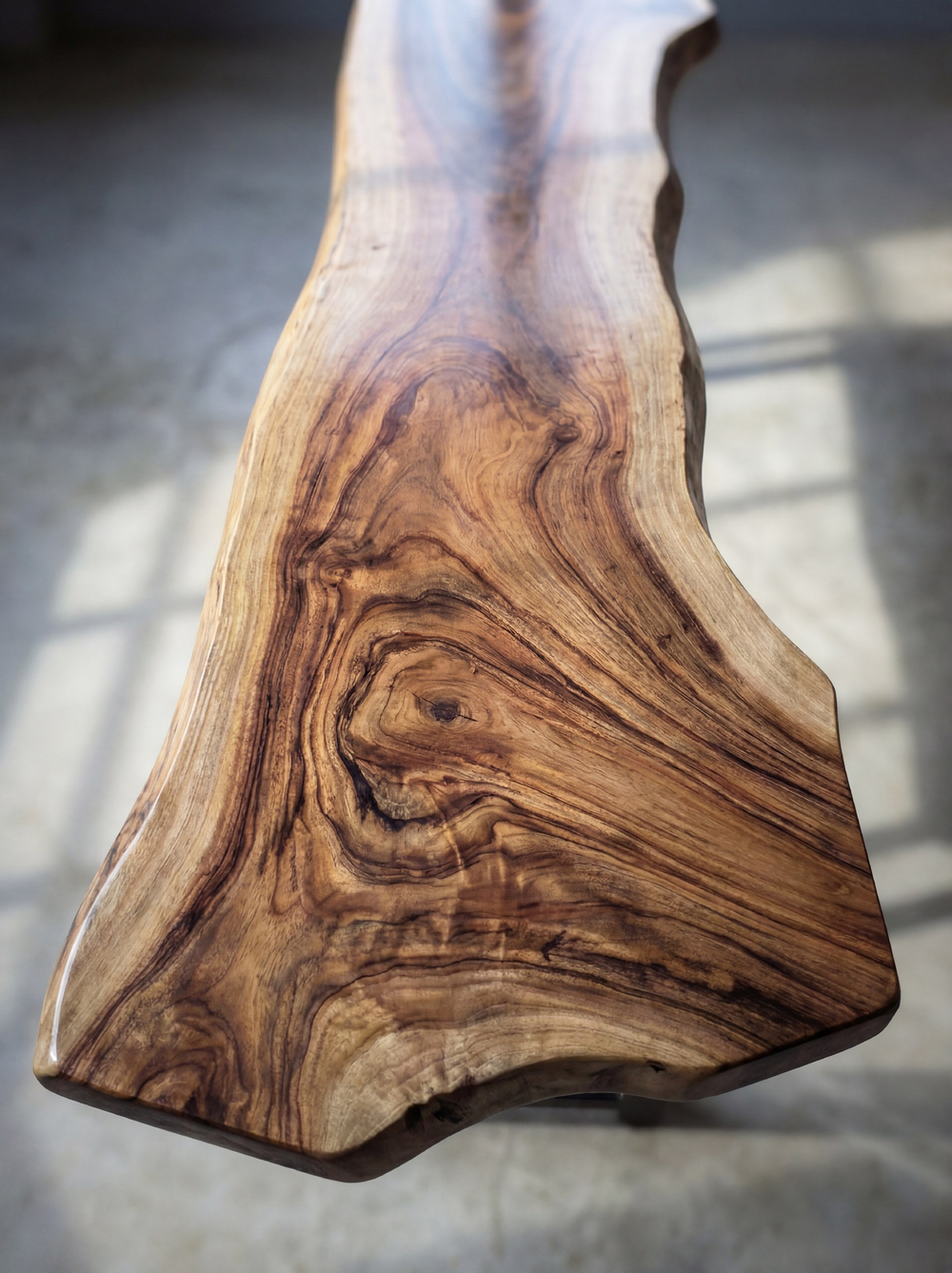 Барный стол из ореха