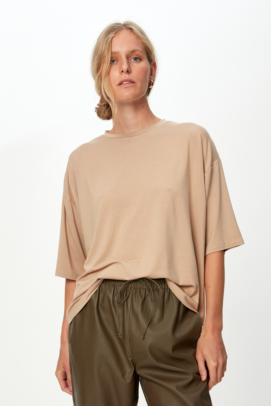 Свободная футболка из вискозы