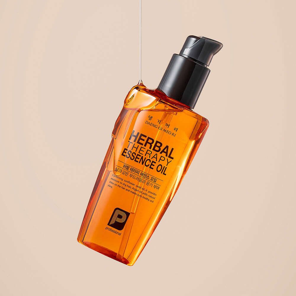 DAENG GI MEO RI Восстанавливающее масло для волос Herbal Therapy Essence Oil 140 ml.