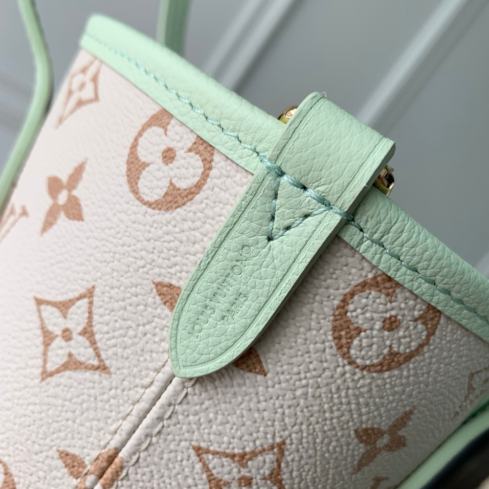 Louis Vuitton Neverfull Bandouliere Inside Out BB