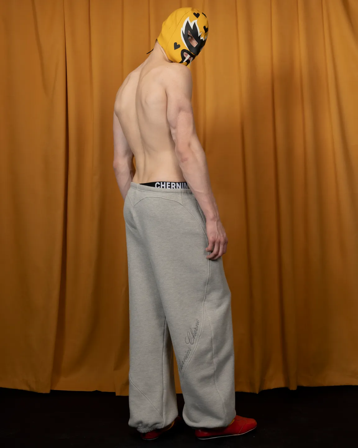 Серые брюки 