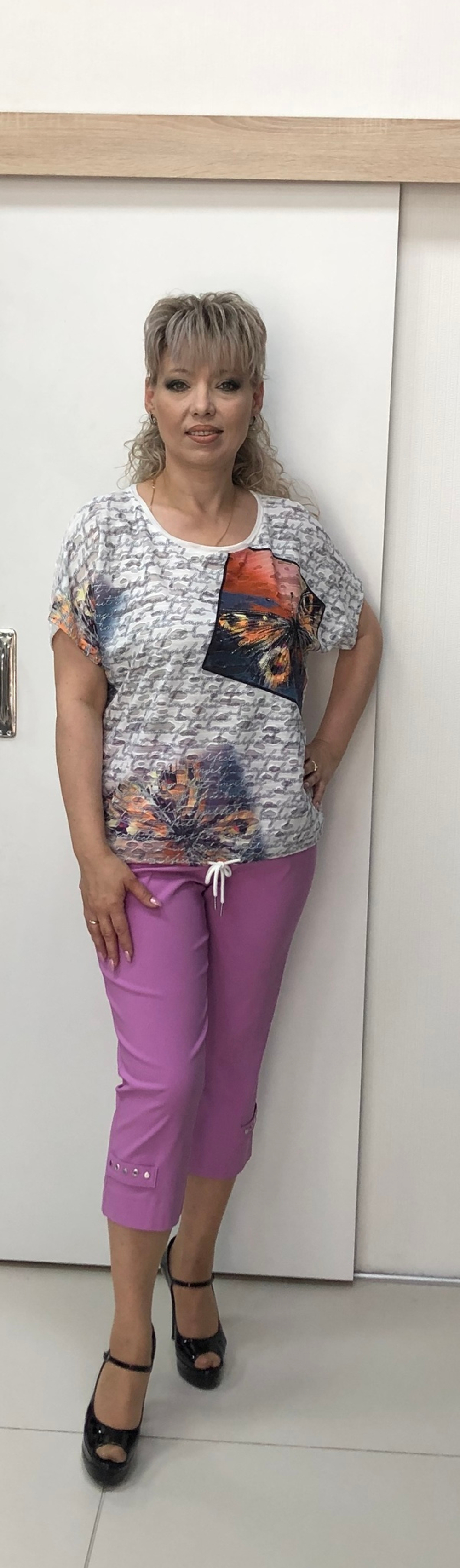 Легкие капри розового цвета