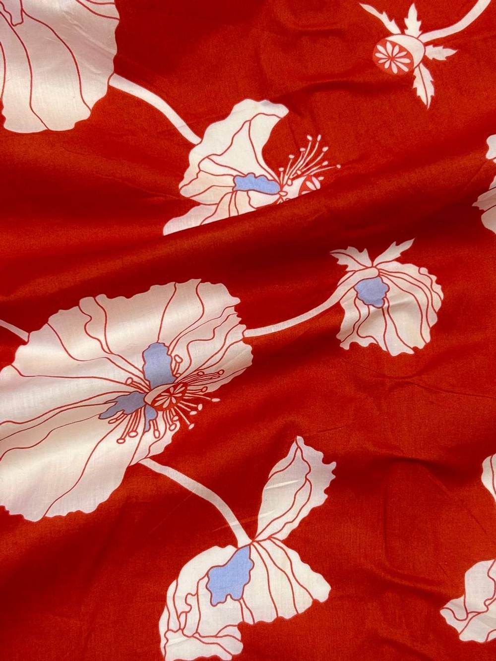 Хлопок Liberty красный с белыми маками Tana Lawn™ Cotton - The Curated Floral
