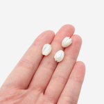 Камелия из морского перламутра, 10,8*8мм, сквозное отверстие