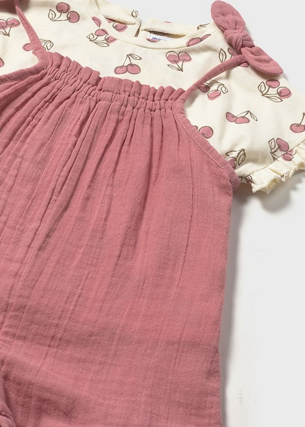 комбинезон с футболкой