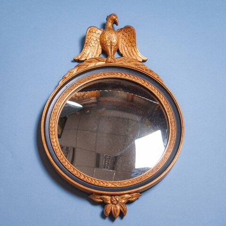 Настенное зеркало с орлом