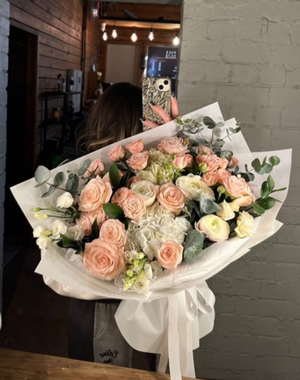 Сборный букет «внимание к деталям»