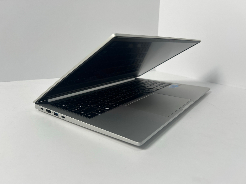 Ноутбук Samsung Galaxy book NP750 (NP750XDA-KD1US) 15.6"/Intel Core i5 1135G7/RAM 8GB/SSD 256 GB/Intel Iris Xe graphics/1920х1080/IPS/Windows 10/Подсветка кл-ры: нет/серебристый. Состояние: B2