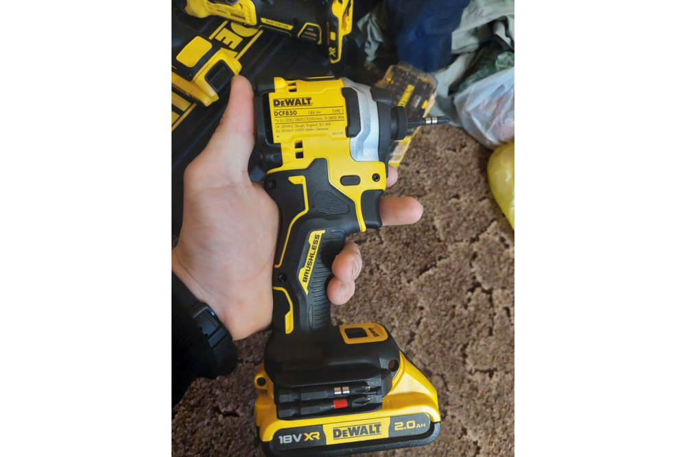 Бесщёточный импульсный шуруповерт Dewalt 18 В XR DCF850N-XJ