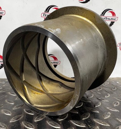 Втулка 195-50-41132