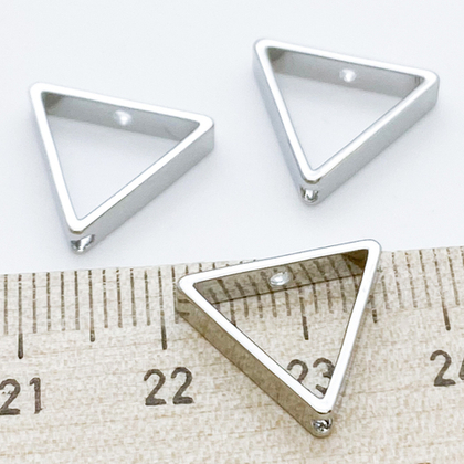 Коннектор-рамка Треугольник, цвет серебро (родий), размер 17*15 мм, цена за 1 шт