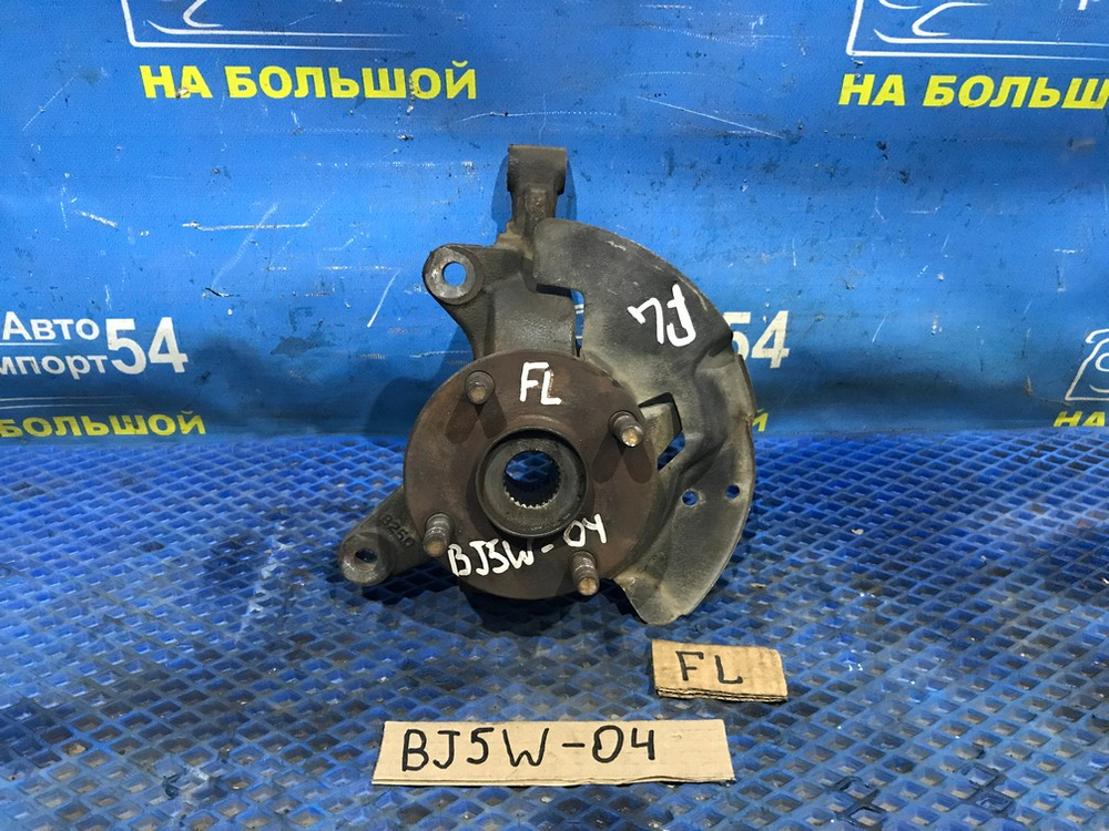 Ступица передняя левая MAZDA FAMILIA 1999