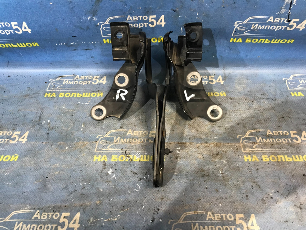 Петля капота правая MAZDA DEMIO 2001