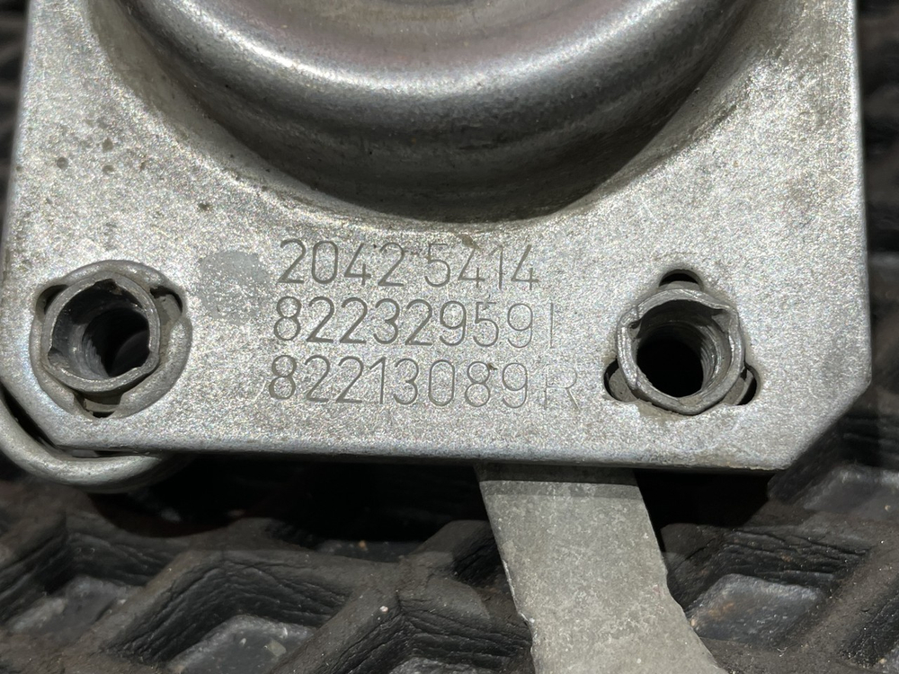 Замок капота