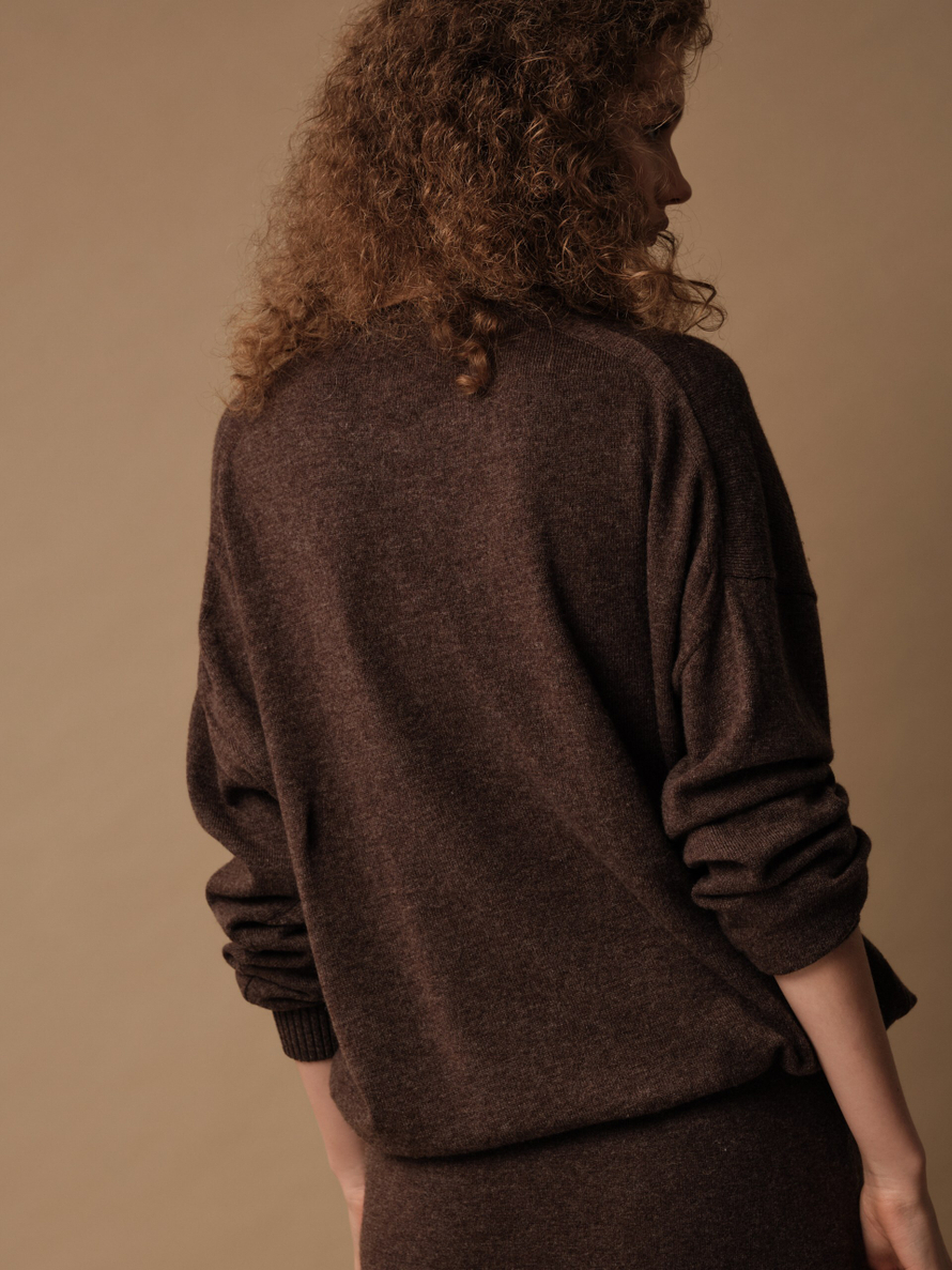 J0258-8100 Джемпер женский, шоколадный dbr