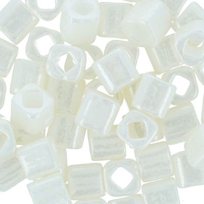 T558 Бисер TOHO кубик, размер 4мм, цвет Непрозрачный глянцевый, белый навахо, 5 грамм