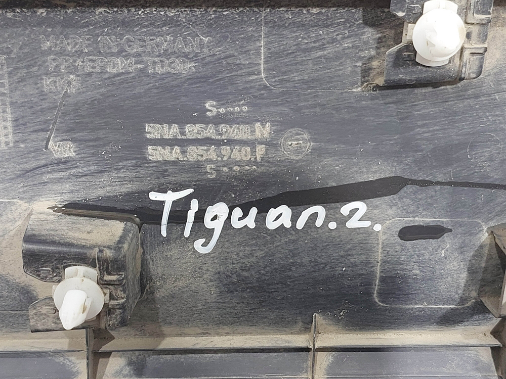 Накладка двери передней правой VW Tiguan 2 16-нв Б/У Оригинал 5NA854940P