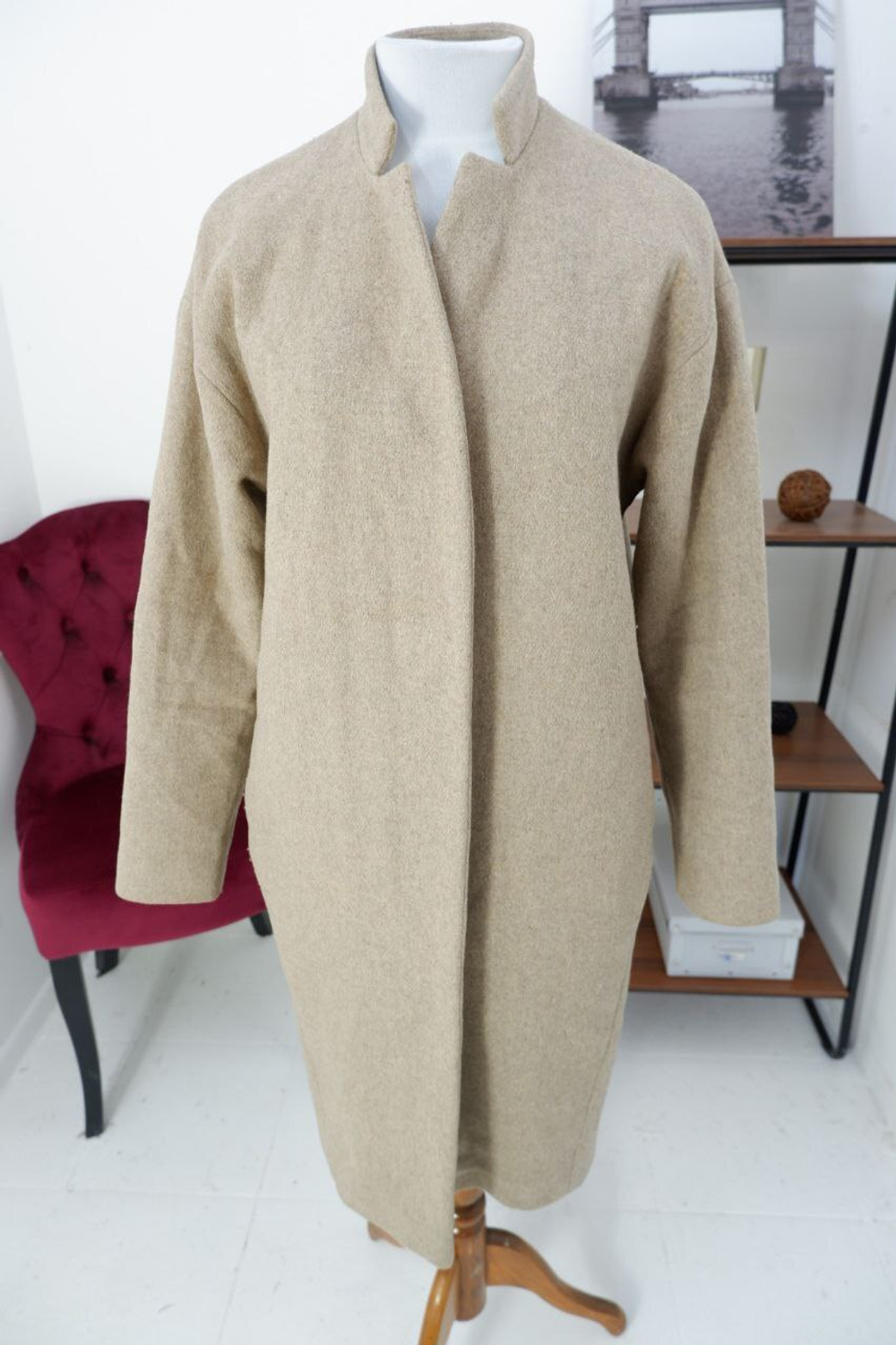 Пальто Молодежная мода светлое 48 размер