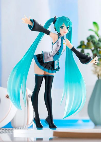 Фигурка Аниме POP UP PARADE Hatsune Miku Translucent Color Ver. 17см 4580590193925 / Фигурка в виде виртуальной японской певицы, Мику Хацунэ