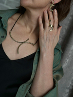 Колье две дуги на черном текстиле, бронза