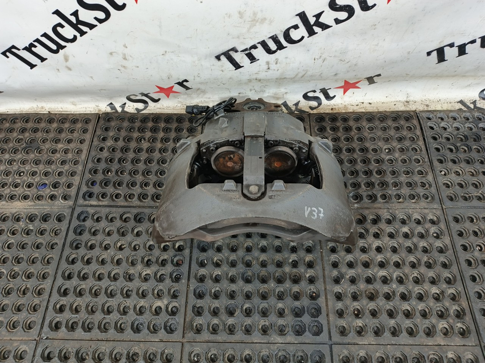 Суппорт передний левый 2019г.