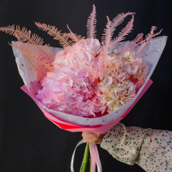 35. Воздушный зефирный букет из гортензий