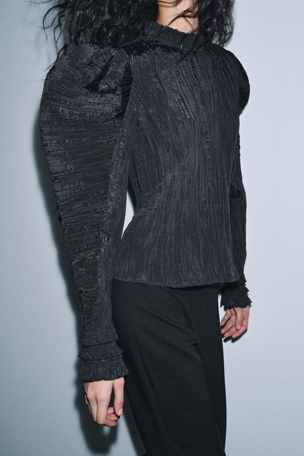 ZARA ЖАТАЯ БЛУЗКА С ОБЪЕМНЫМИ РУКАВАМИ — ZW COLLECTION, ЧЕРНЫЙ