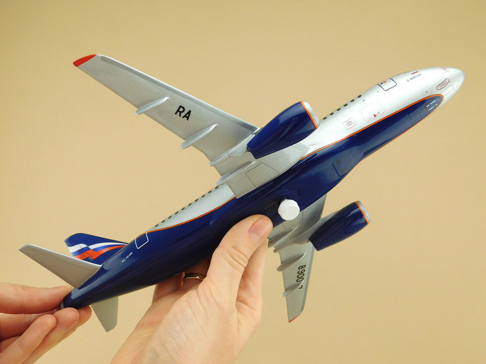 Модель самолета SSJ-100 (М1:100, Аэрофлот, RA-89007, Дмитрий Барилов)