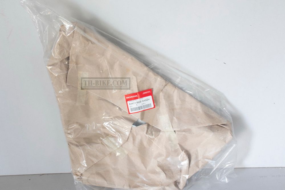 64411-MJE-D40ZH. SHROUD A, L. Without labels, NHA96P, Pearl Metalloid White. CB650F 2014-2016