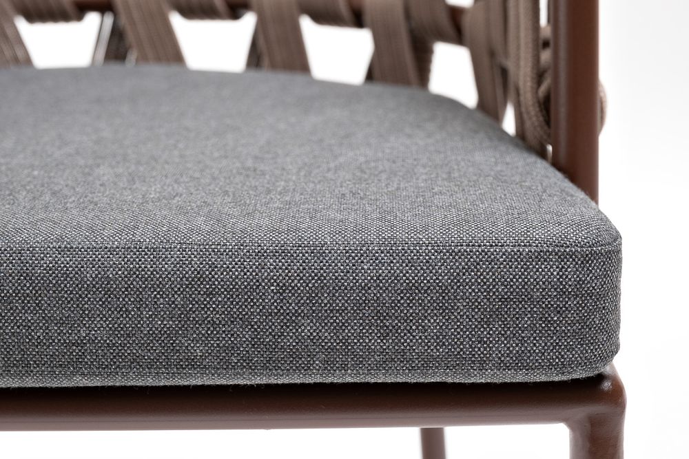 "Диего" стул плетеный из роупа, каркас из стали коричневый (RAL8016) муар, роуп коричневый круглый, ткань темно-серая 027