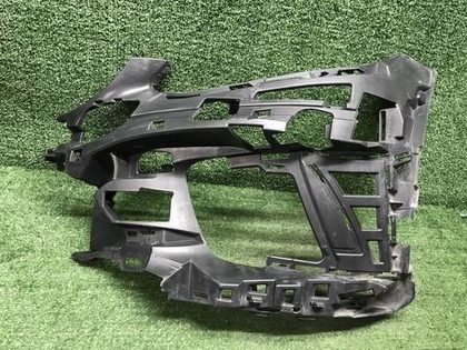 Кронштейн бампера левый Mercedes C w205 18-23 AMG